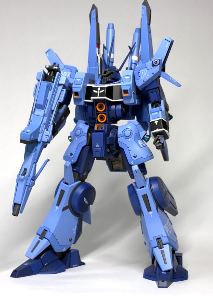 ジムを作った時ツートンで塗装したのですが、味をしめて今回もトライしました。スジボリと合わせて情報量を追加できたような気がします。