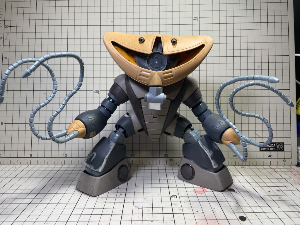 旧キットの頭部と前腕MGズゴックの上腕MGアッガイのボディMGグフのヒートロッド✖️4