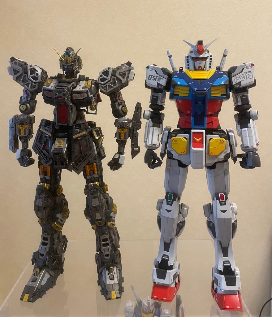 1/60νガンダムは横浜の動くガンダムの1/48とほぼ同じ大きさです。