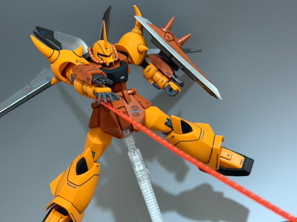 白のとこをやバーニアをシルバーにしたりフライトユニットやシールド裏をガンメタにしたり今回もちょこっとだけ塗装