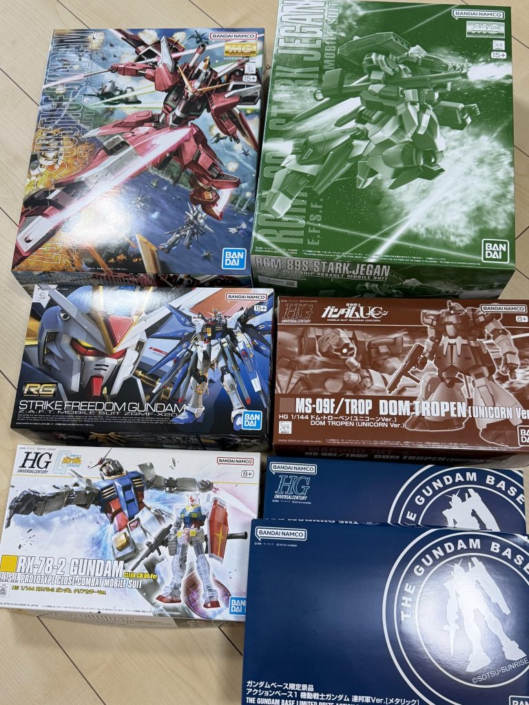 作品名：ガンプラが増える夏<p>ご近所のエディオンあんまガンプラ置いてないのにインジャのMG売ってたんで購入！ プレバンからスタークジェガンとドムトローペン 先週みかけたＲＧストフリ 京都のガンベに行った時に買ったクリアガンダム クリアって作ったことな [&hellip;]</p>
