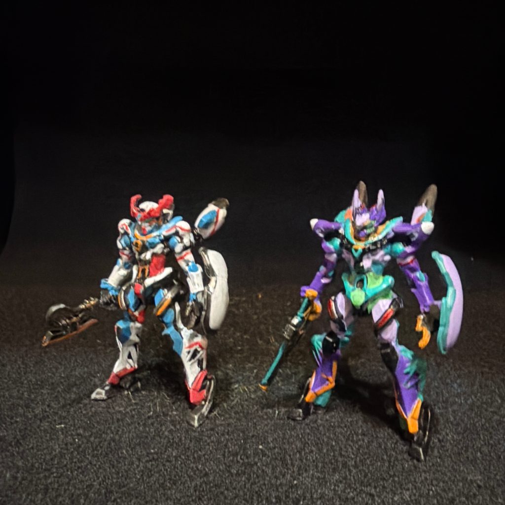 素材的にちゃんとのるか不安だったんですが、ダイソーのアクリルマーカーを中心に塗っています。