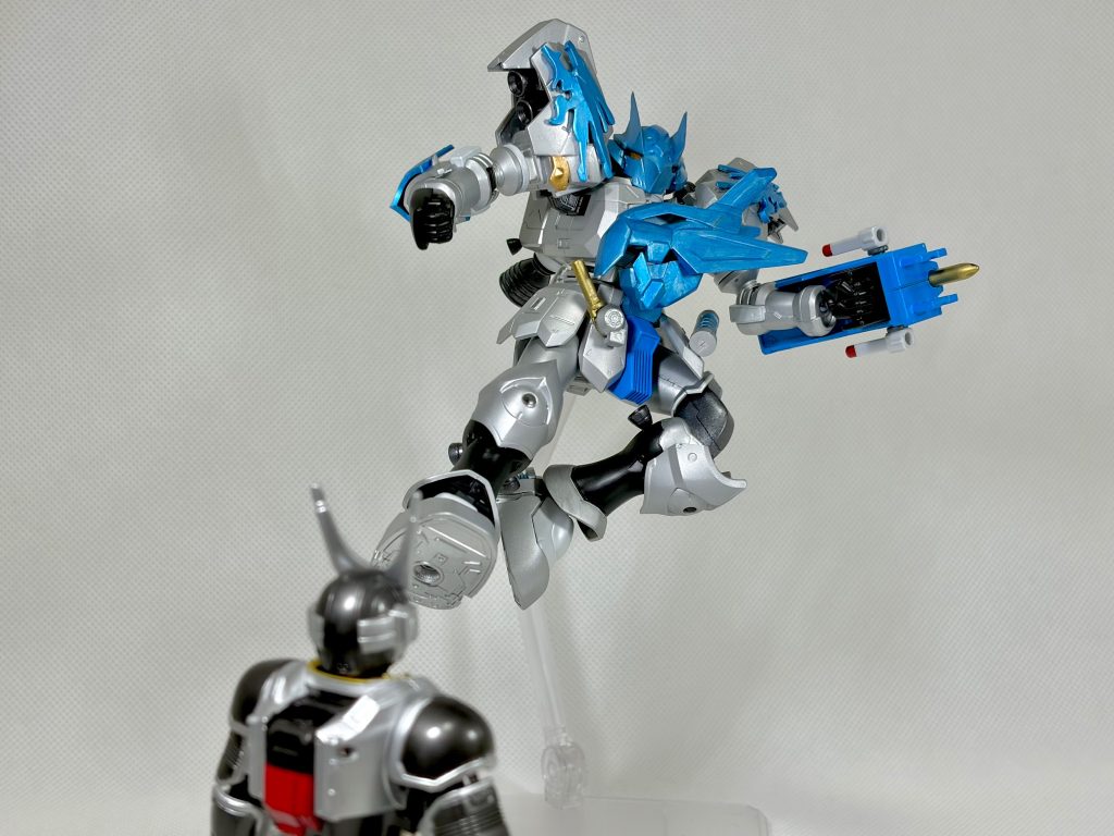 可動域は過去作と変わりはありませんが、特徴的なパーツが目立つように作ることができてよかったです。