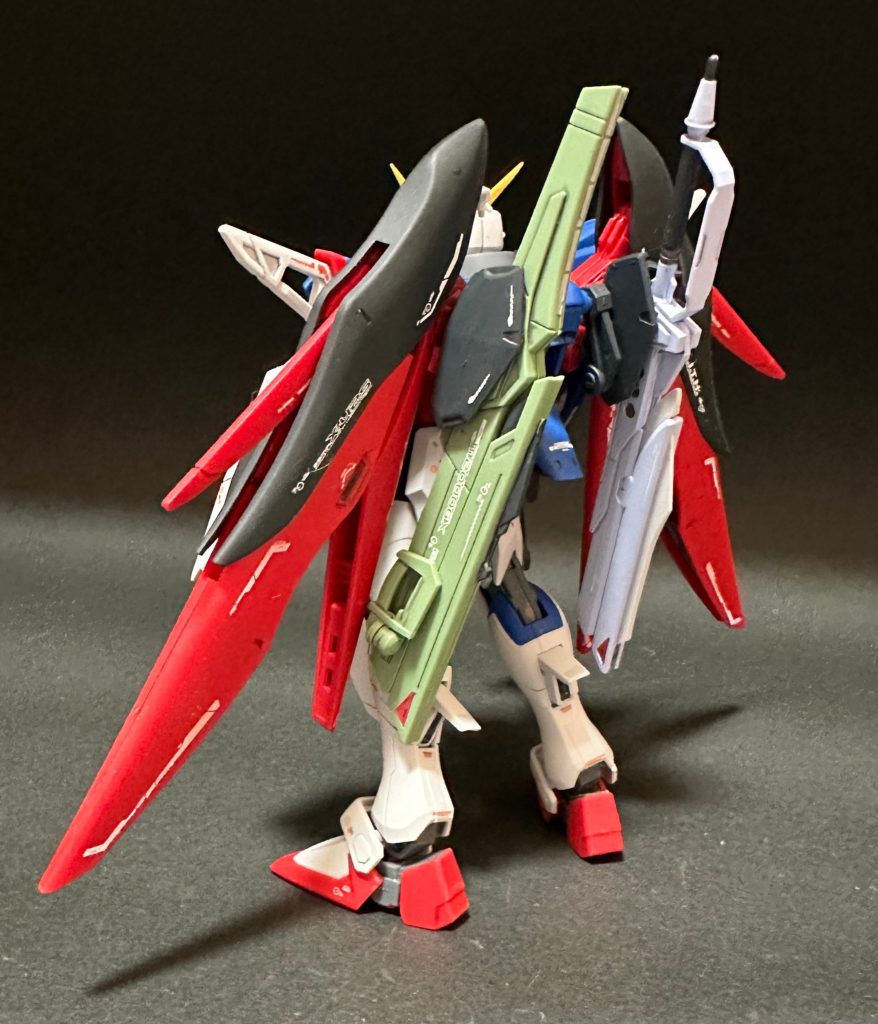 今回は塗装をしないで仕上げたのでその分デカールを貼ってみました。