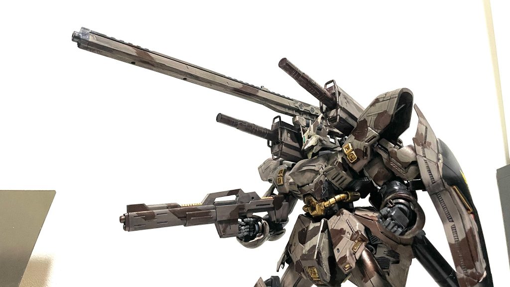 キャノン展開状態ですヘキサギアのロングキヤノンとダガーのウェポンセットの核装備ポッドを取り付けました