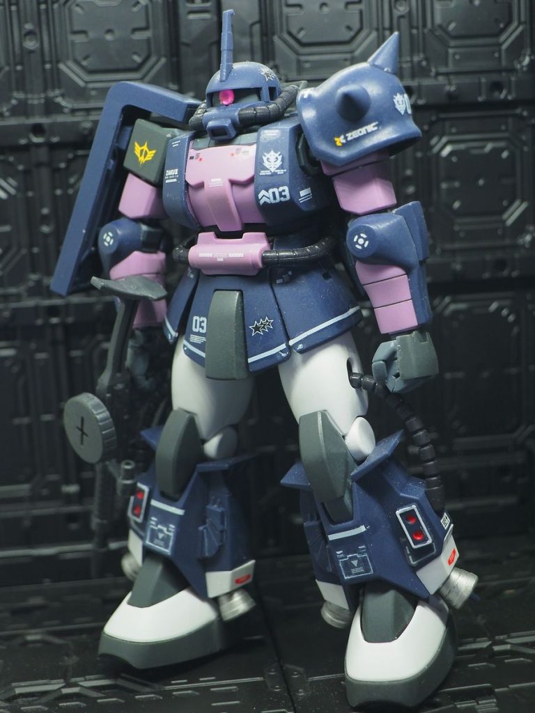 やっと出来た～と言う感じです(zaku-kao4)本当はもっとデカール貼りたかったのですが、これ以上貼ると諄いので辞めちゃいました(zaku-kao4)