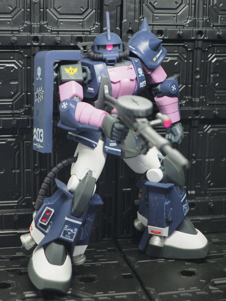 黒ザクが完成したので、今度は白＆深紅ですねぇ(zaku-kao4)他にも手付かずがあるので頑張らないと(zaku-kao4)