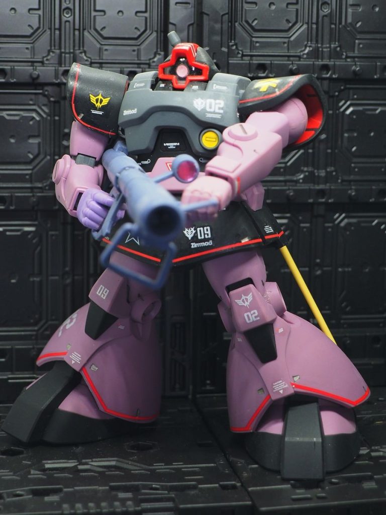 ジャイアントバズのスコープには、デコシールを入れてＵＶレジンで埋めています(zaku-kao5)プロフにも書きましたがエアブラシを買ったので、ガトー専用リックドムに挑戦しようと思ってます(zaku-kao5)
