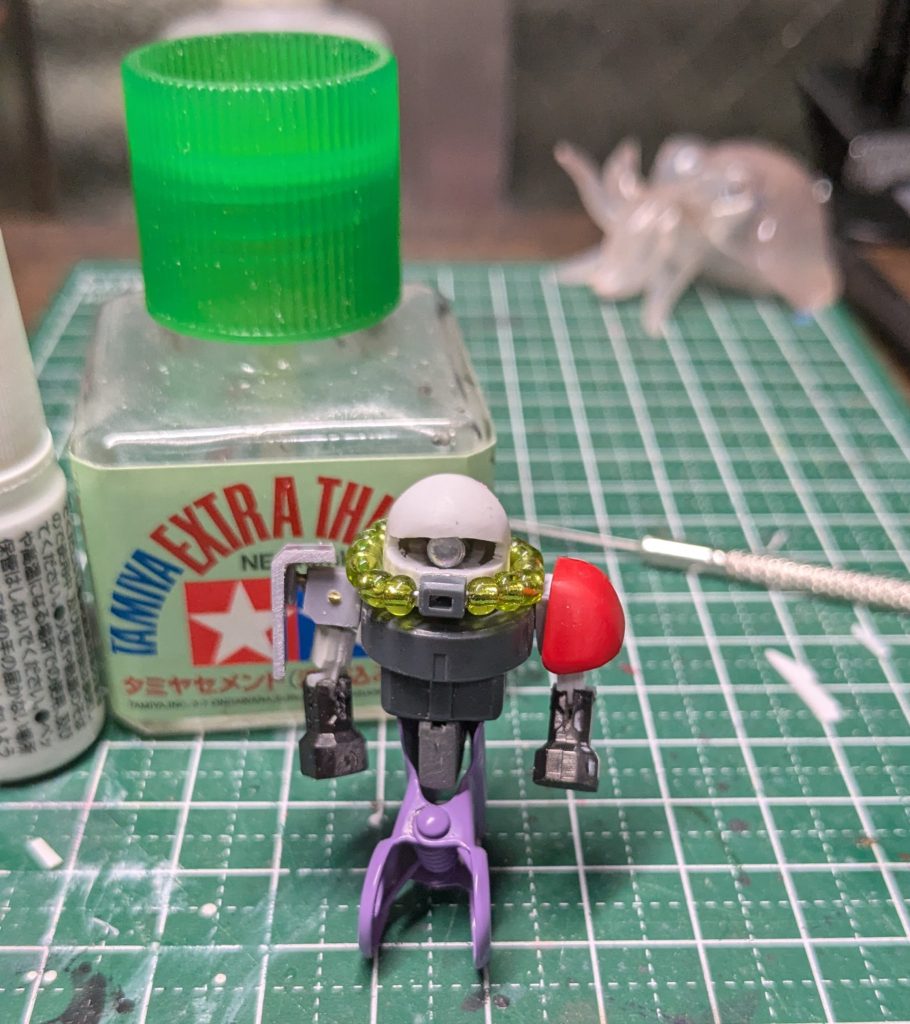 作品名：今日の（現実逃避の）進捗<p>ザクっぽくなってきました。ていうかザクだったんだなお前。</p>
