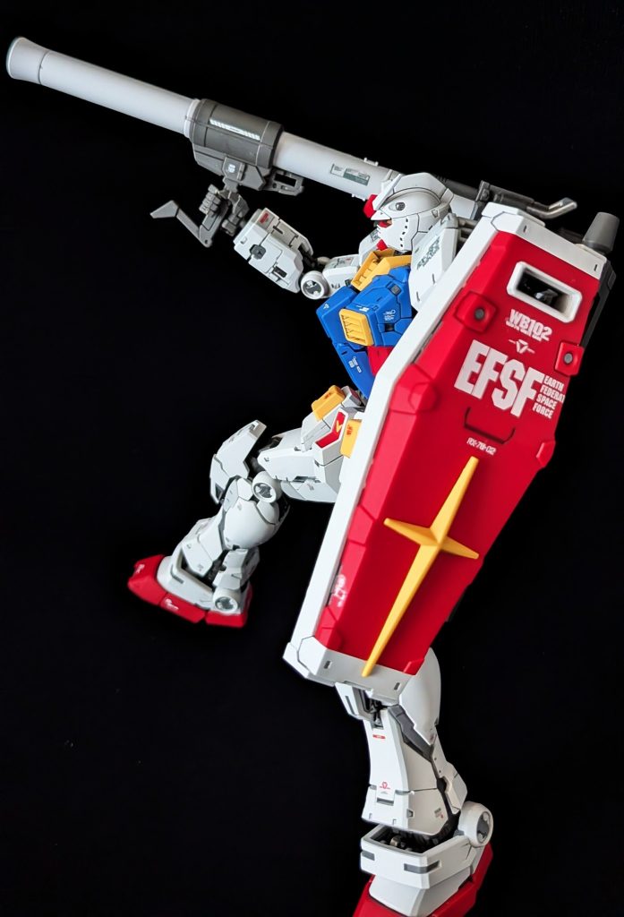 シールドのデカールもORIGNのかっこいいやつを流用しました。EFSF(地球連邦宇宙軍)とWB102（ホワイトベース隊）とRX-78-2（型式番号）をどう配置するか考えるのがとても楽しかったです。