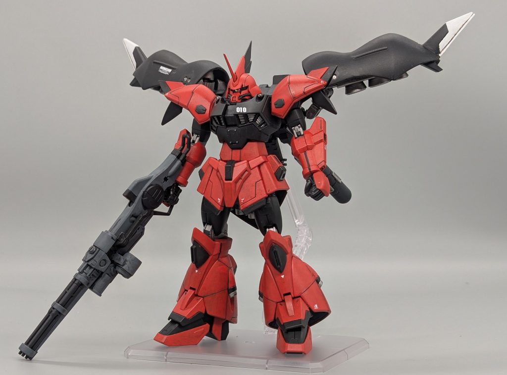 また武装として、通常のビームライフルとビームナギナタに加え、原作のゲルググウェルテクスが装備しているビームガトリングを作ってみました。キットのレールガンとオプションパーツセット14のガンバレルストライカーのガトリング部分、そしてM.S.Gのパーツなどをミキシングしてそれっぽくはなったのではないかと思っています。