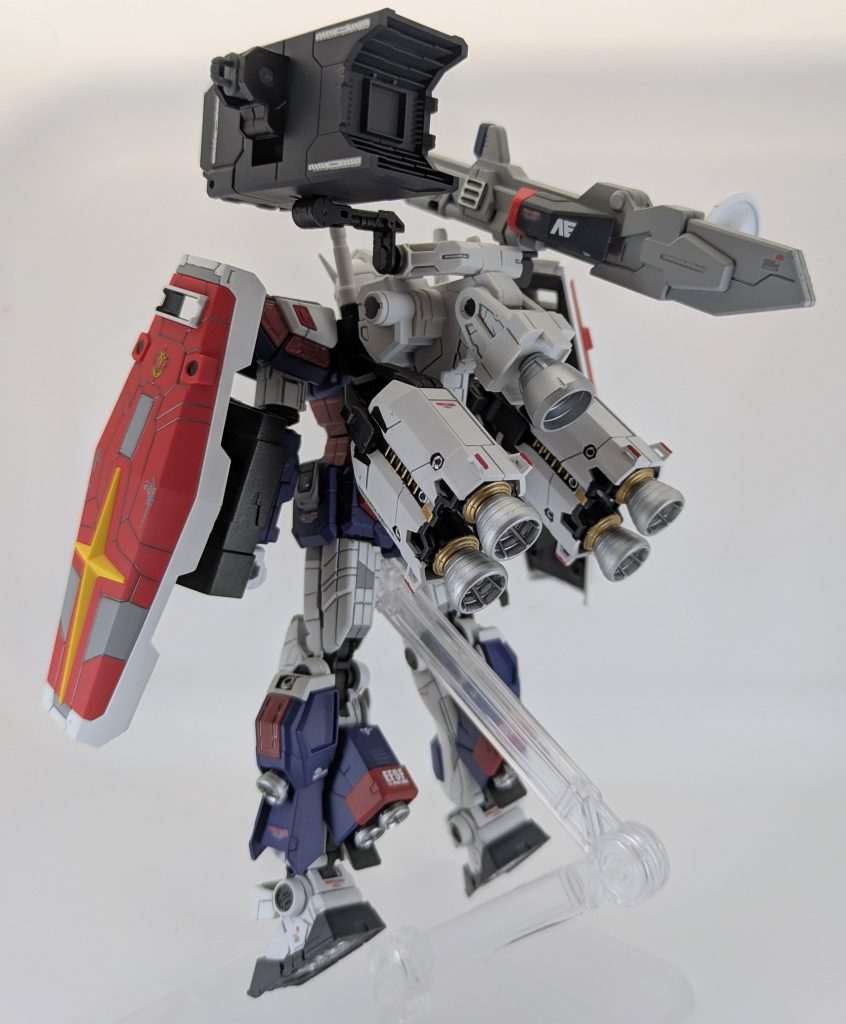 バックショット。サブアーム、グラスフェザー、バッテリーパック（？）はオミットしました。当初はサンボルガンダムのようにサブアームにシールド持たせたいと思っていましたが……そもそもシールドを4枚も用意できるわけないだろ！！いい加減にしろ！！