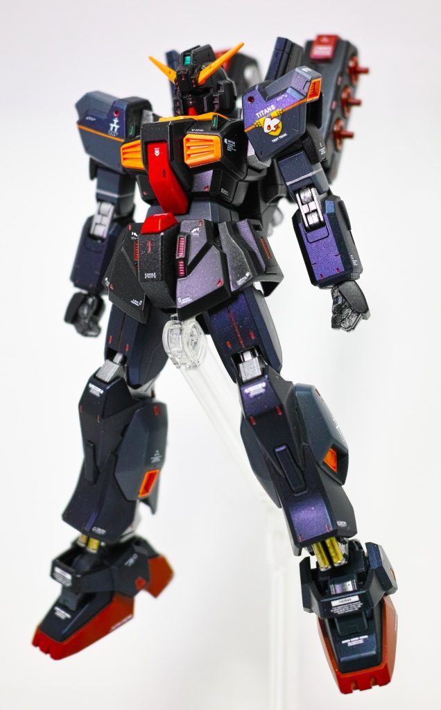 HGUC 1/144　RX-178 GUNDAM Mk-II（ティターンズ仕様）ガンベ限定のも持ってますが勿体なくて作れないので追加購入しましたこうして人は罪を重ねる訳です悲しいねバナージコンセプトは全体通してワルそう、そりゃティターンズだもの。差し色は全て赤、部分的なスミ入れすら赤です赤自体も血のようなディープクリムゾンを使用しました黄色部分は全てマンダリンオレンジ、やっぱこの色でしょ！黒いガンダムってのは伊達じゃない！