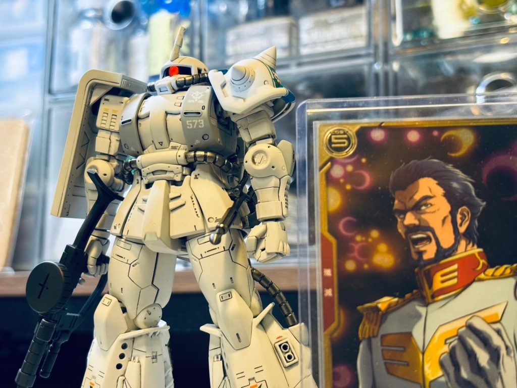 シン・マツナガ24歳。モノアイはいつものスモークフィルムシールドの中に蛍光モノアイでブラックライトぐぽーんシステムです。