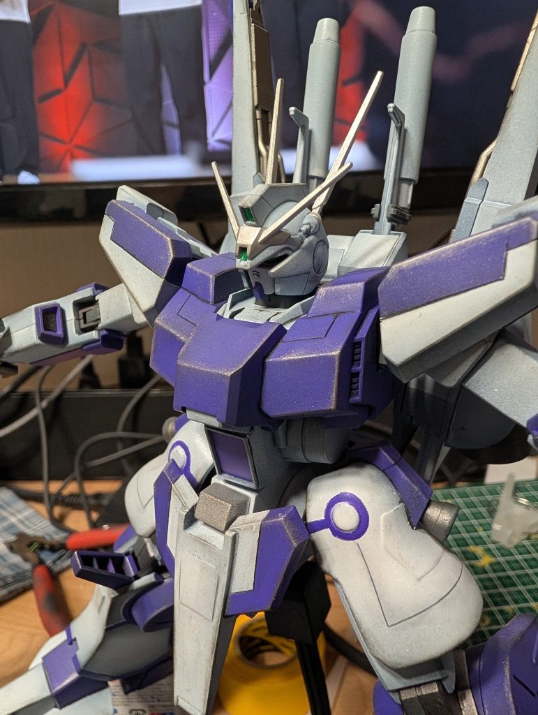 肩、胸上部、腰アーマーに、かんたんですがスジボリ入れました。安定しないので練習が必要です。