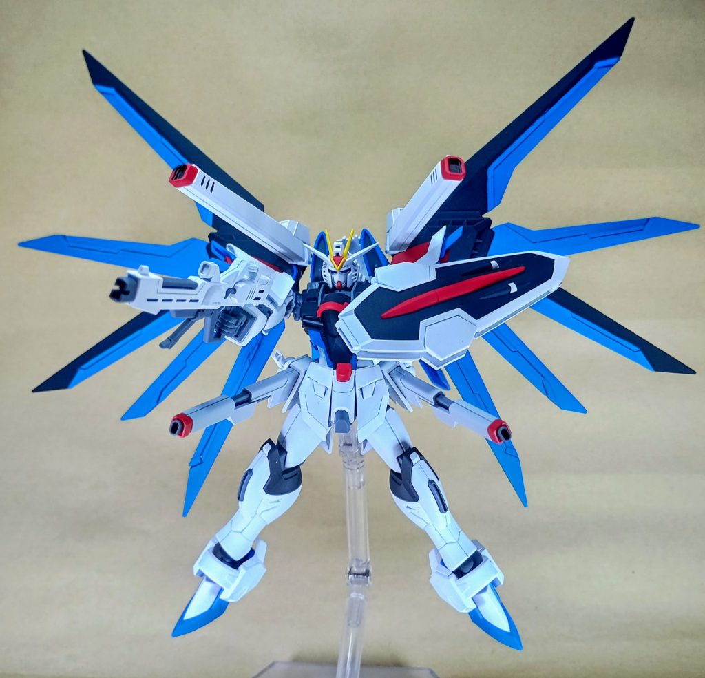 レールガンの砲口すら別パーツで驚きました。おかげで塗装が非常に簡単なキットでした。