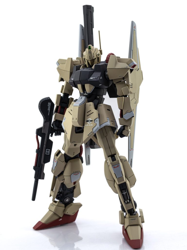 顔はエクシアをベースに作り直し。腹部・腰部・脚部を中心にボリュームアップなどなど。あ、腕部と脚部も延長か…。