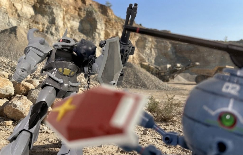 グフといえどもガンダムハンマーの前には手も足も出ない。