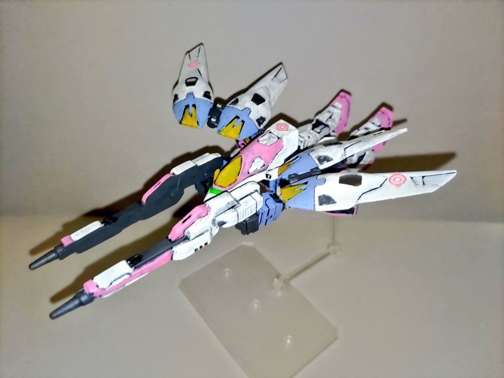ネオバード形態一体成型だったツインバスターライフルを分割したことで、ネオバード形態も再現可能。