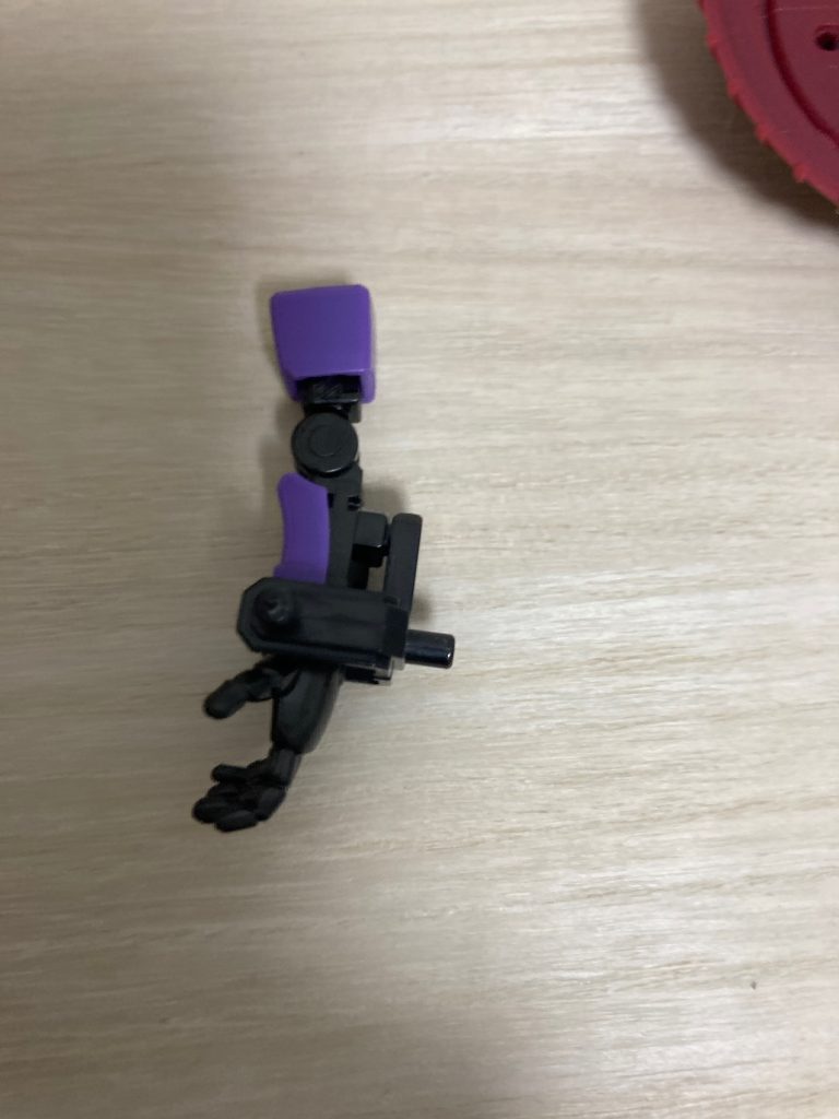 ちなみにギャンの盾はドムの腕装甲を外してつけてます。