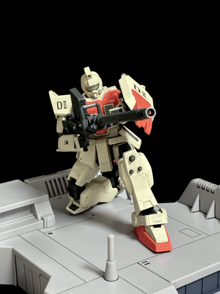 180ｍｍキャノンで射撃。左握り手も用意しています。地味改修ポイントとして、足首関節の内側を削っているので、可動範囲が広がっています。膝立ちがさらに綺麗にできるようになりました。