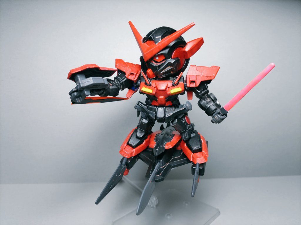 サポートメカお馴染み、BB戦士オリジナルギミック。エクシアリペアIIでは、エクシアの余剰パーツを利用して、オーライザー風の支援機が組めるのだ。