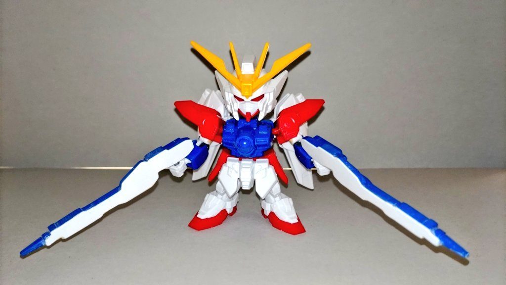 ツインバスターライフル制作一体成型だったツインバスターライフル。中央でぶった切って、ネオジム磁石を仕込んだあと、プラ板で蓋。