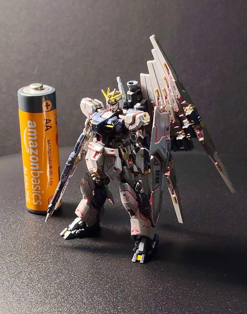 いまさらながらアーティファクトPH6の大人気機体のνガンダムを、ストレート組み立て。改造なし。素晴らしい作品は既に出尽くしてしまっていますね・・・。いまさらの作品投稿、既に旬は過ぎたか（笑）。