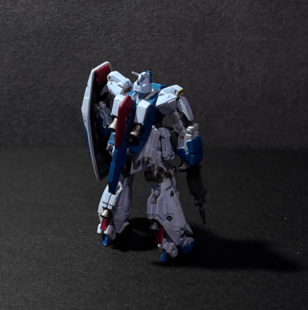 バックパックはあまりに刺さらなかったので、無理やり接着しました。