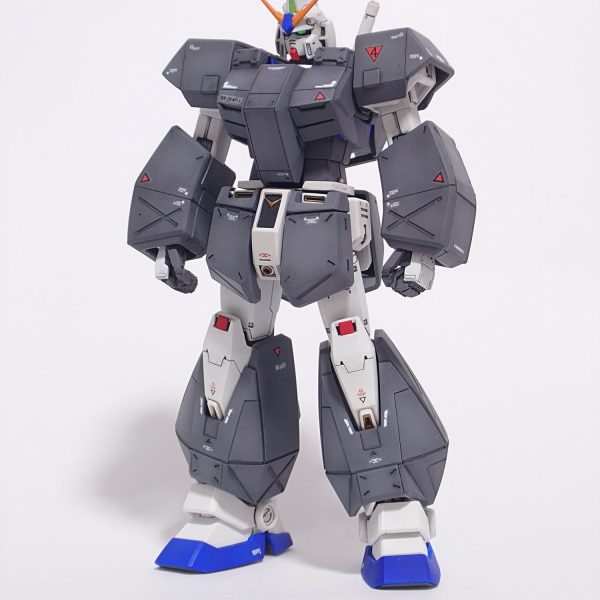 HGUC NT1とオリジンガンダムのミキシング中です。ガトリング、チョバムアーマー、ライフル、シールド作成中MG NT1のを参考にオリジンのバズーカをアレンジしてみました。ビームライフルは78-2より高性能なのにペラペラなので厚みを増してみました。8/19追記＞チョバムアーマーの肩形状を決めたので塗装まで進みました。あとは、シールドとビームライフル・・・（5枚目）
