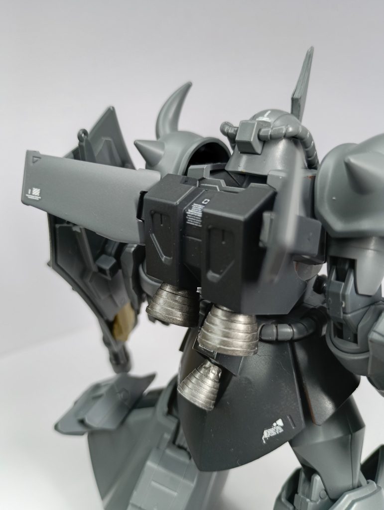 バックパック。なるべくフライトタイプっぽくなるようジャンクパーツを駆使して作成。