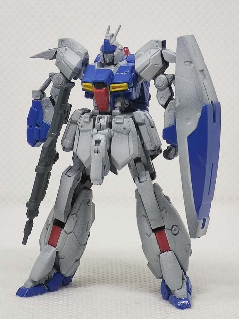まずエアブラシで全体をオフホワイトに塗って、あとは筆塗りでベースカラーの色分け塗装をします。