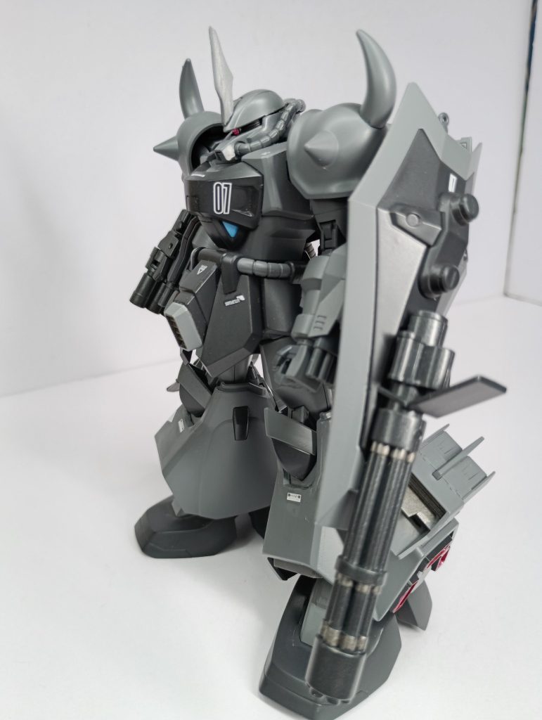 「08小隊」のグフフライトタイプ由来で、ガトリングガンを装備しています。