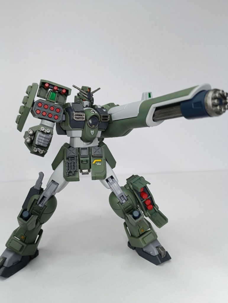 インナーアームガトリングは手首を外さなくても収納できますが、手首を外した方が入れやすいです…(zaku-kao4)