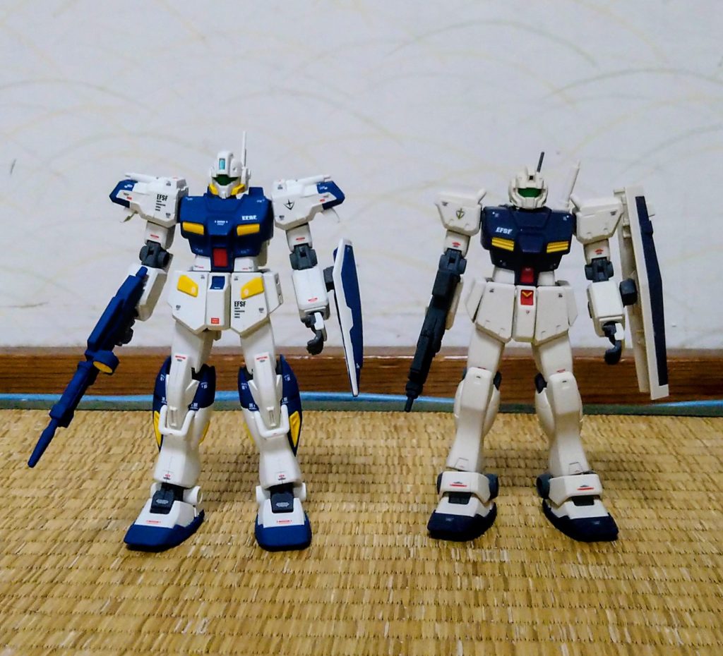 元になったジム改との比較。色が似てるようで違うので結局筆塗り全塗装です。