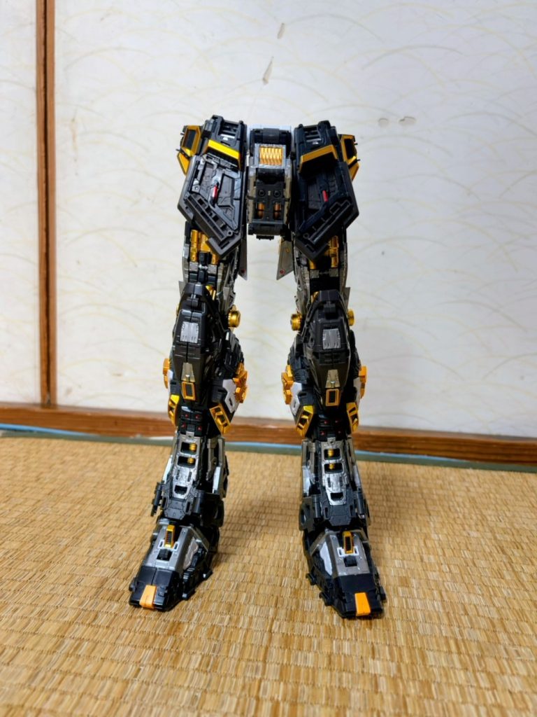 内部フレームを作ってから外装をつけていくという本当にガンダムを作っていくとこんな感じなんじゃないかと思うほどです。