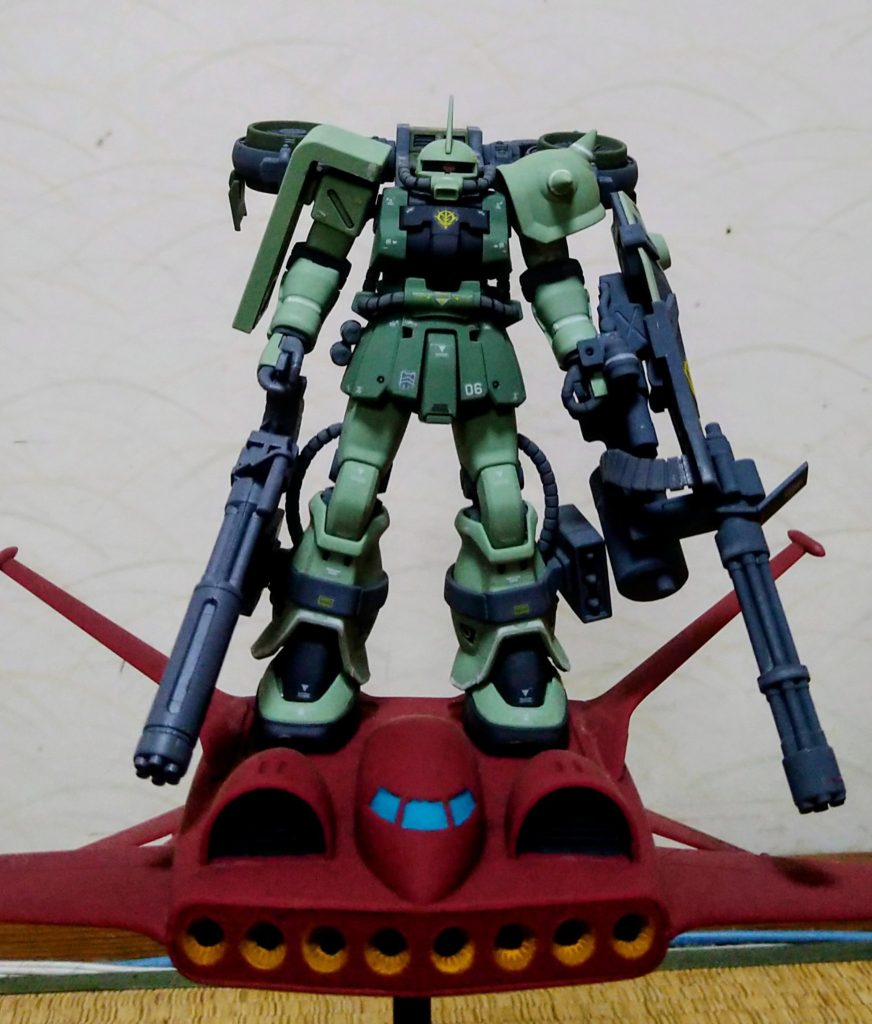 右手にドラッツェのガトリングガンを持たせ更にドダイに載せてみました。