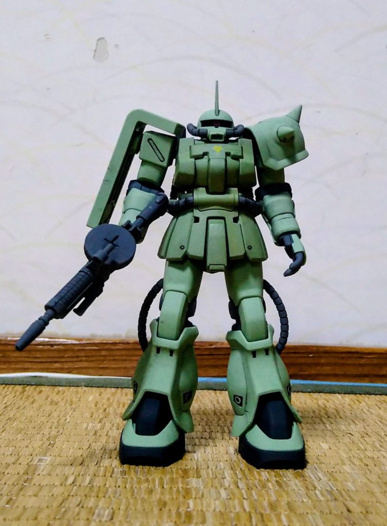 ザクは全てガンダムマーカーペンのみで塗装してます。しかも筆さえ使ってないんです！！塗装後につや消しトップコートを吹いてます。