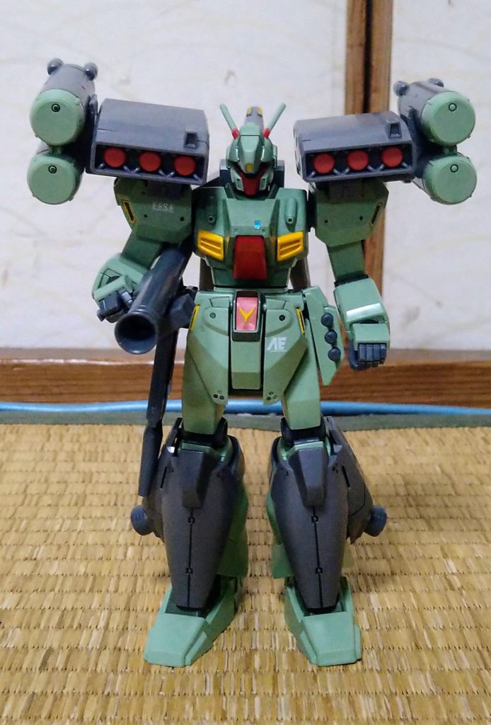 特徴的な複座式のコクピットのボディがカッコいいんですよね。