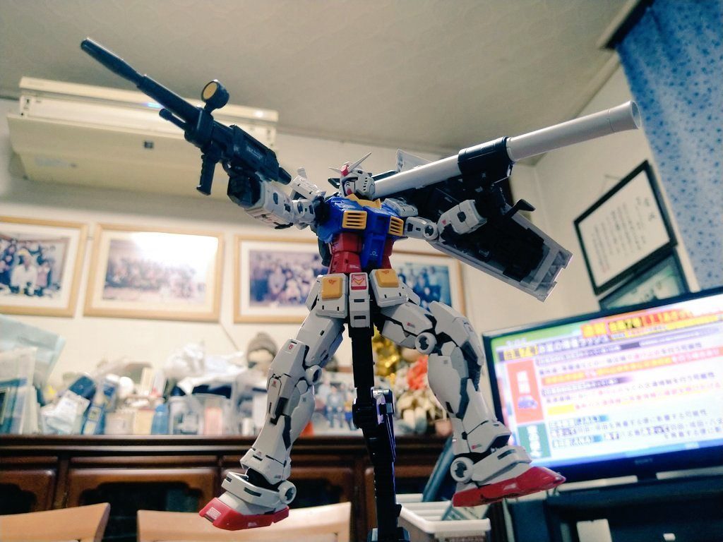本当によく動くのでポーズもカッコよく決まります。