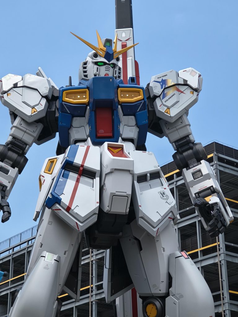 作品名：本日のνガンダム様<p>今日はららぽーとに来てます。 相変わらずνガンダム様は凛々しいお姿ですねー。ただ近すぎるとお顔が見えませんなー ちな、サイドーFの戦利品はスタークジェガンです。 中々再販されなかったので衝動買いしました。</p>
