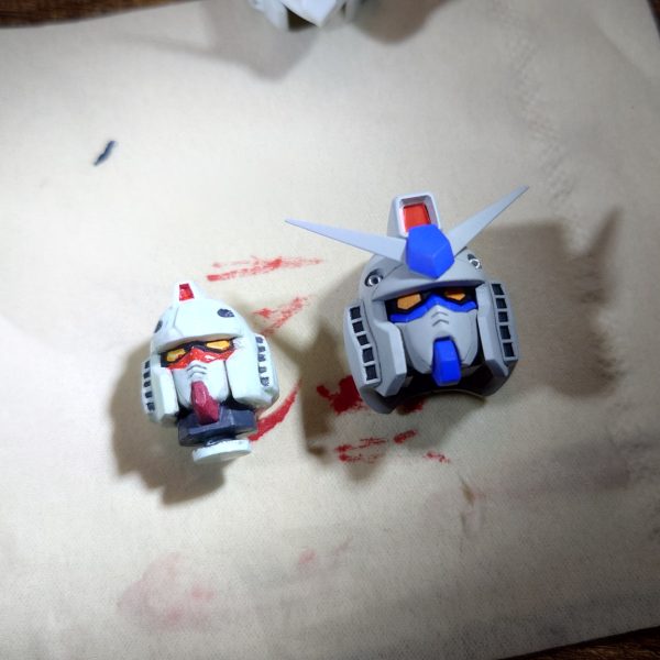 何故か父親と1日かけてガンダムヘッドを作っていました。