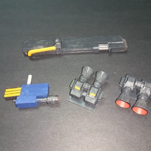 作成中20投稿目、6ヶ月越えました。完成間近となりました。MA用ビーム砲のセンサーはレジン、シールドへの接続はネオジムになります。後はサイドユニットで完成です、次回完成予定。（2枚目）