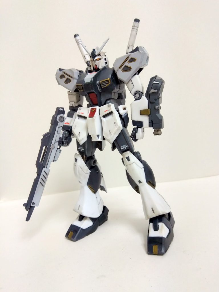 今回はアリュゼウスの中の人こと量産型νガンダムになります。