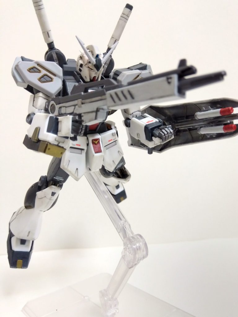 シールド裏のミサイルは紛失してしまったため、ジャンクパーツで自作を。