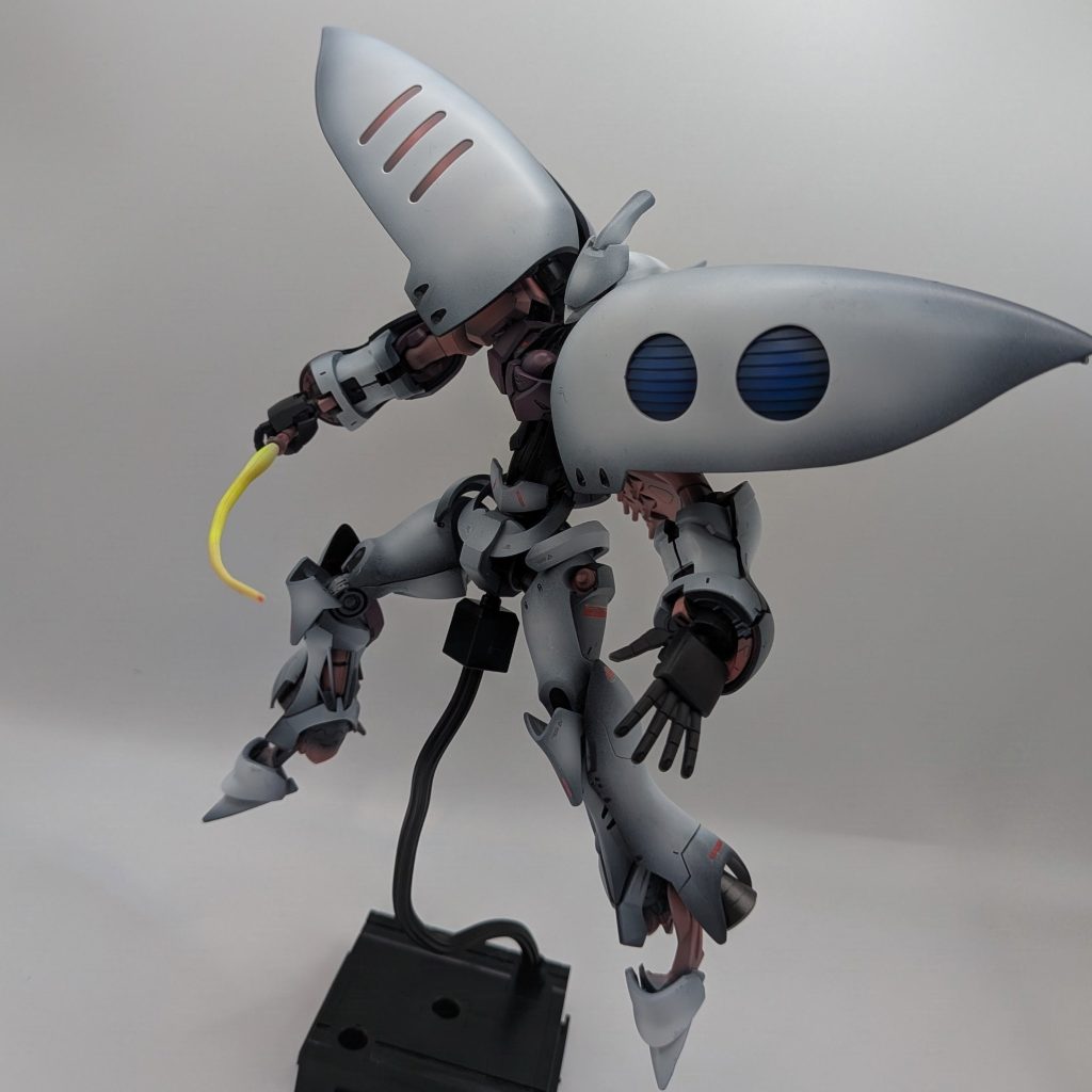 ハンブラビのヘビを改造してビームサーベルに。普段は肩に収納。