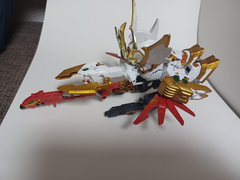 追加武装を中心に鳳凰形態に組み換え出来るようにしました。