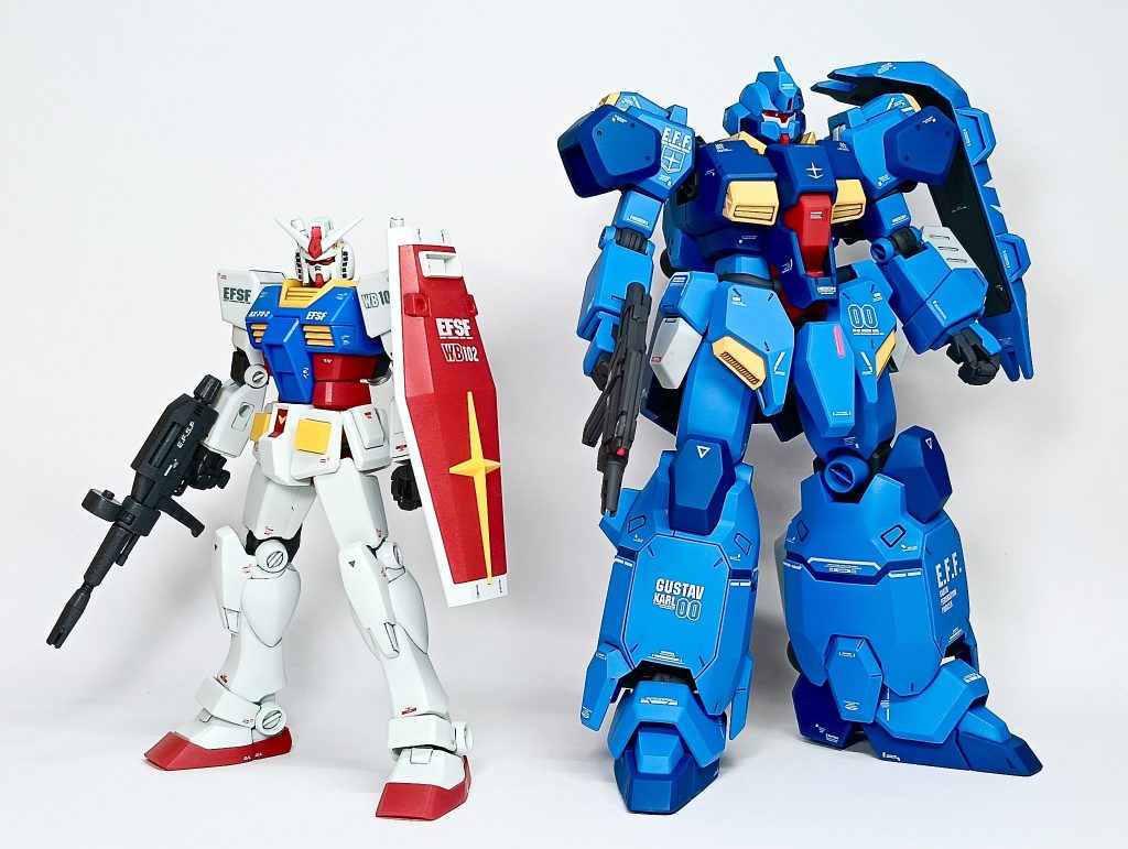 1/144ガンダムと比べるとでかいです。まるでガンダムが子どもですね😅