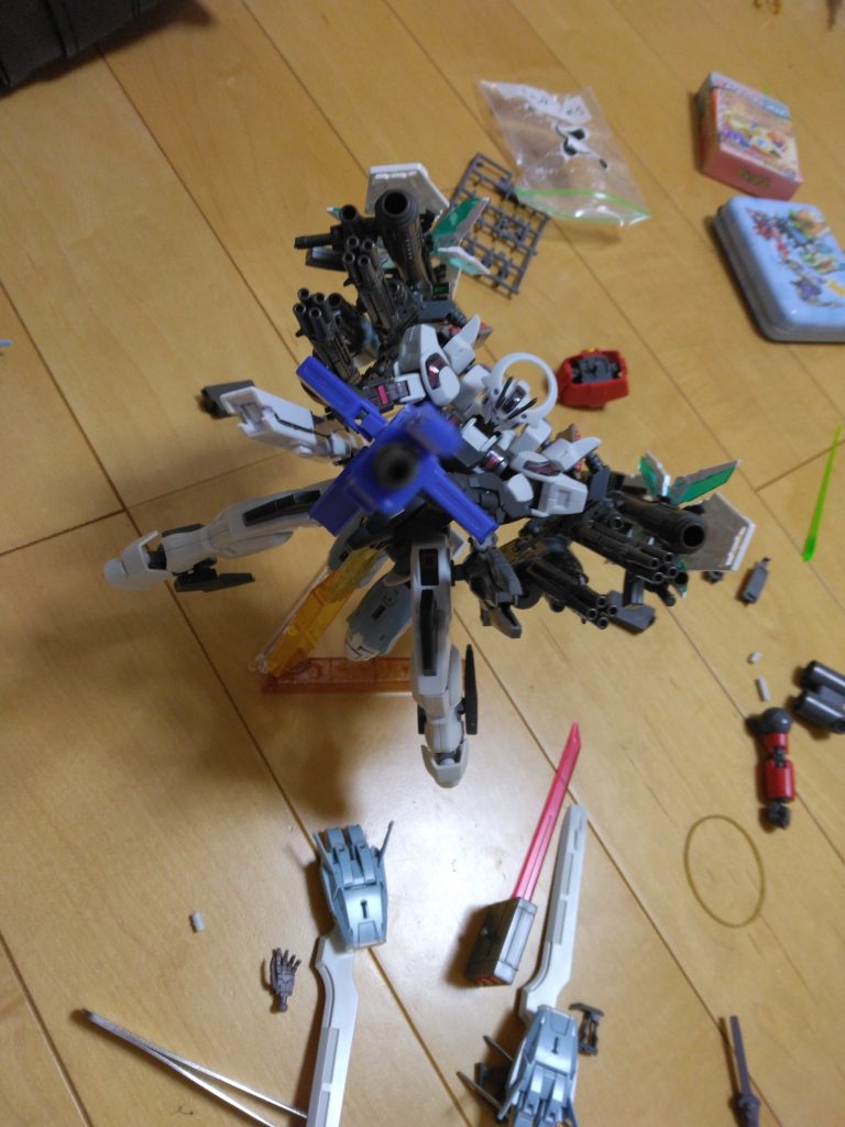 フルアーマーシュバルゼッテ！カスタム武器はRGフルアーマーユニコーン、Zガンダム、旧キットガンダムX、エアリアルだったような分解したんでもう組めないけど