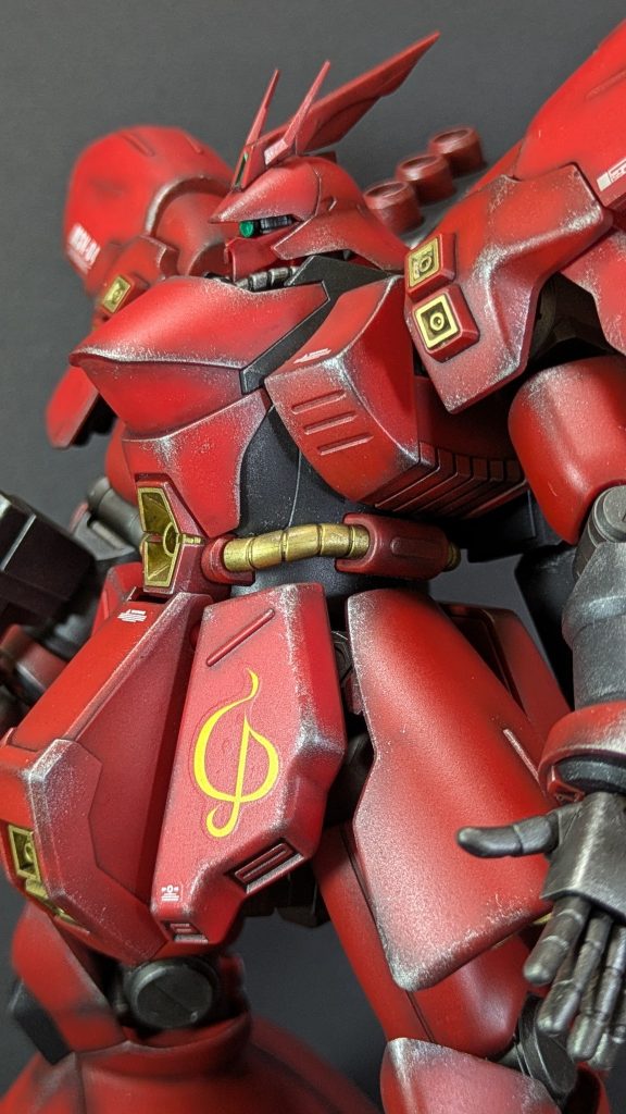 オシャレは目玉からっていいますよね、モノアイには特にこだわりはありません(ないんかいw)メタリックグリーンを塗って、その上にマニキュアのトップコートを塗りフーフーしました。なんかオシャレしてる女性の気分になったような気がしました(やべぇ奴だ)